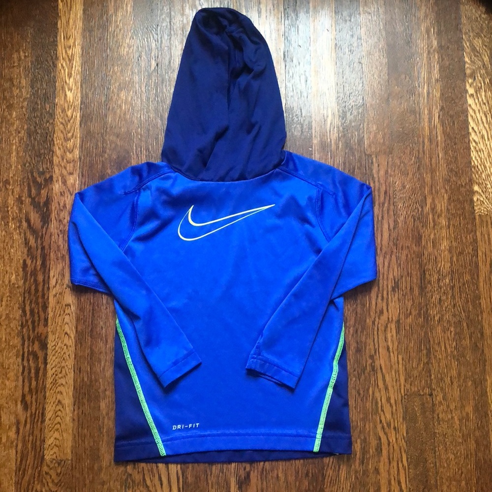 Boys Nike long sleeve hooded shirt